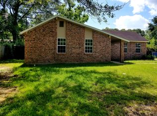 10109 Red Oak Ln, Moss Point, MS 39562
