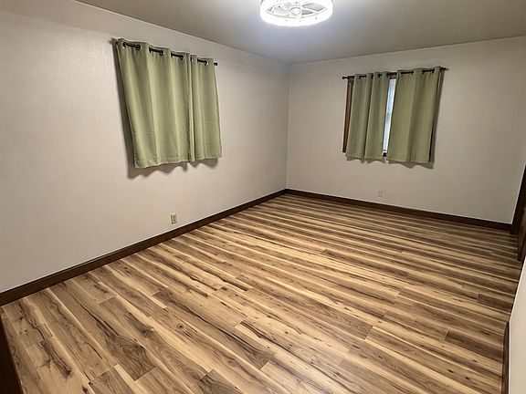 4th image of 909 River St