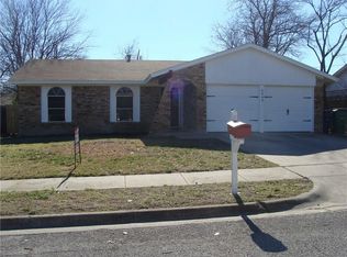 6040 Hillcrest Dr, Watauga, TX 76148