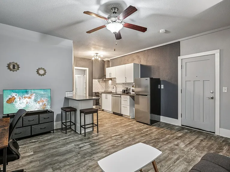 CENTER VIEW APARTMENTS- LIVE YOUR BEST LIFE HERE! — Photo 20