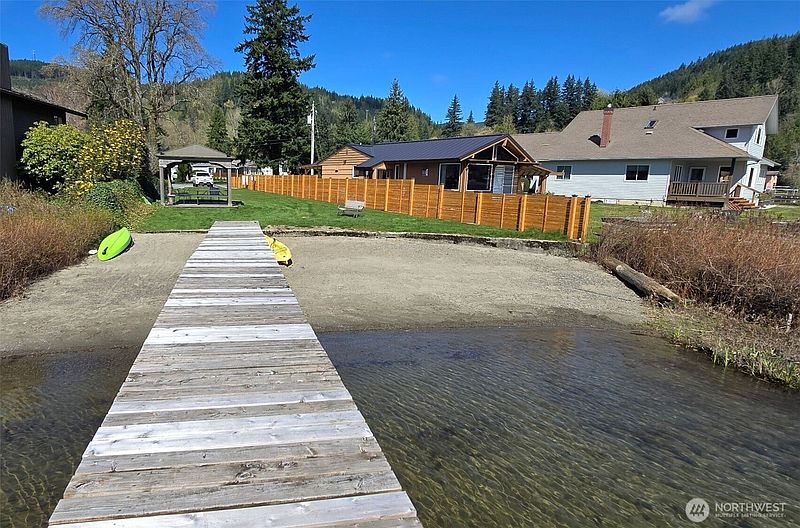 4th image of 921 Autumn Lane #221