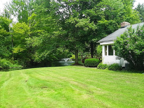 3rd image of 185 Murwood Dr