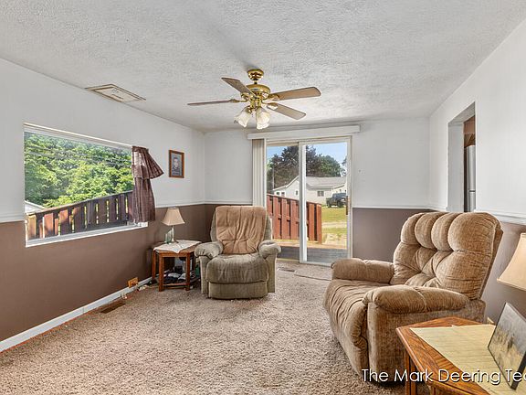 3rd image of 522 Ionia St