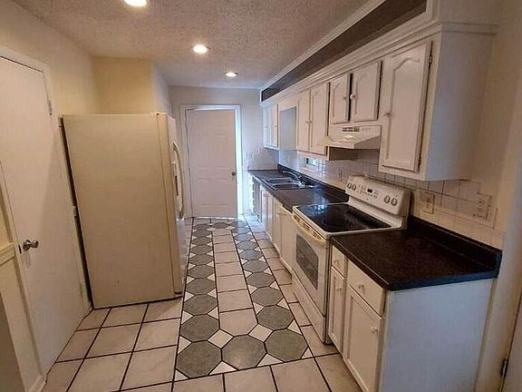2nd image of 2508 NE 15th Ave