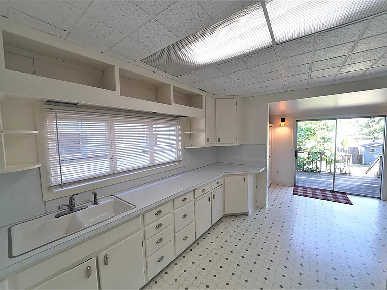 5726 S Corbett Ave — Photo 10