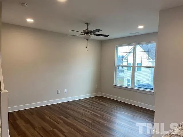 904 Hillman Ln — Photo 7