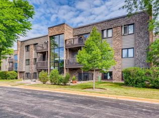 1482 Stonebridge Cir APT C1, Wheaton, IL 60189