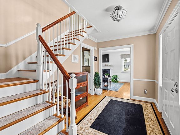 3rd image of 70 Mount Vernon Rd W