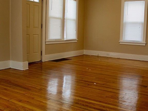 4th image of 908 Ardmore St SE