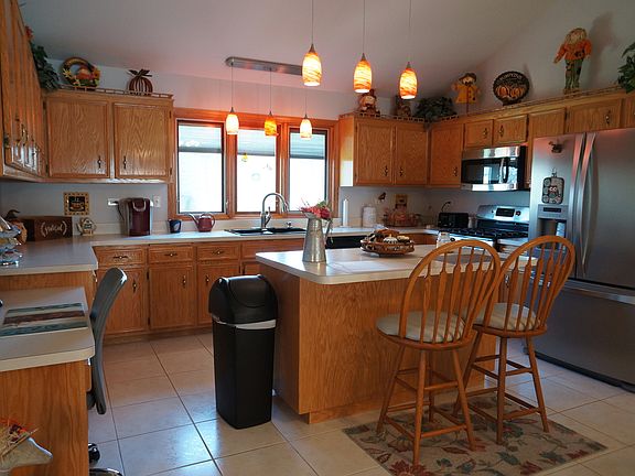 2nd image of 19749 Edgebrook Ln