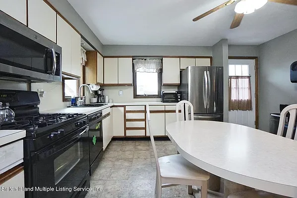 Sold by REMAX Elite | media 30
