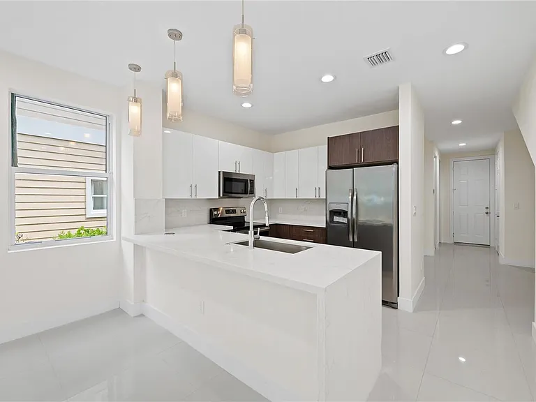 1430 SW 4th Ave #1430 — Photo 4