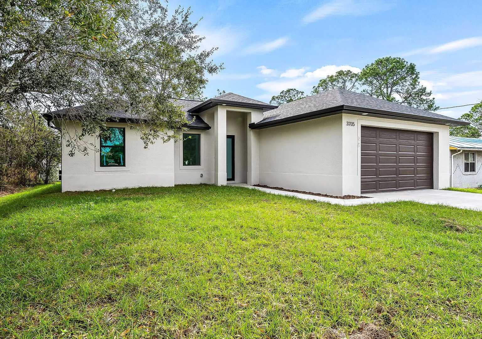 Beautifully Renovated Home with Modern Open-Concept Design in Lehigh Acres — Photo 3