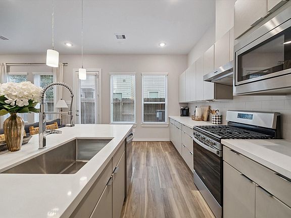 5th image of 606 Thornton Rd #D