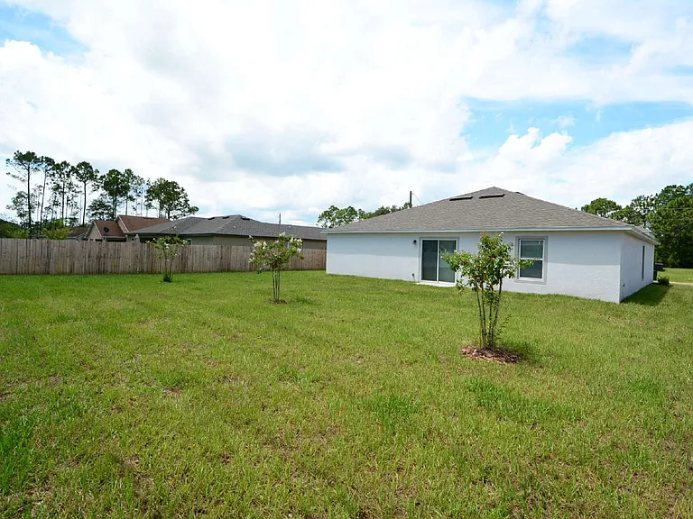 11 Roxland Ln — Photo 2