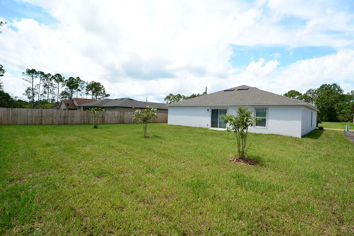 Building Photo - 11 Roxland Ln
