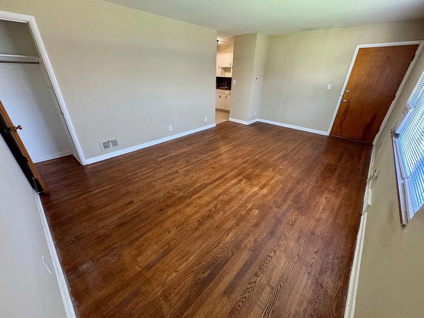 1 Bedroom- Grandview Area — Photo 4