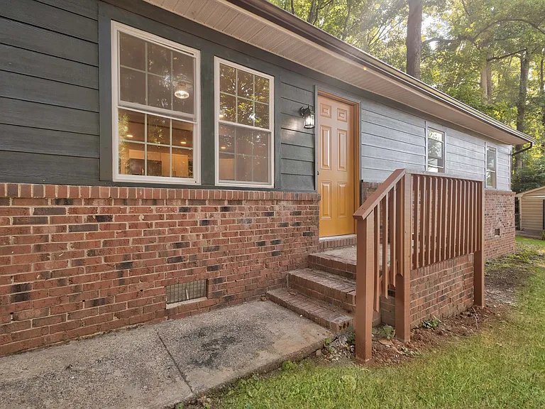 2832 Oak Ridge Ct — Photo 3