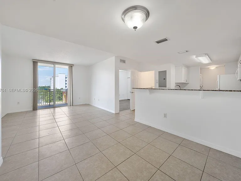 215 SW 42nd Ave #507 — Photo 2