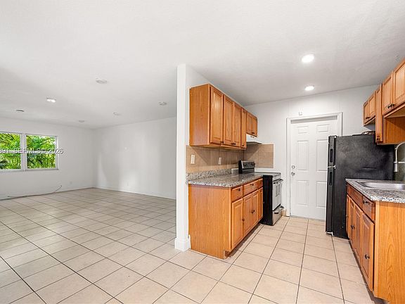 5th image of 608 SW 16th Ave
