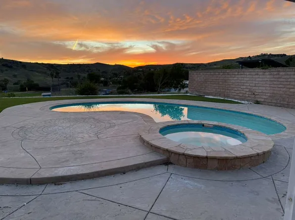 26070 Adamor Rd, Calabasas, CA 91302