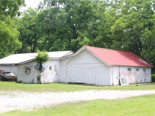 104 E Market St, Lacygne, KS 66040