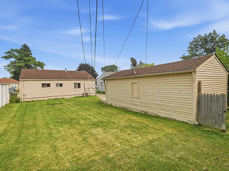 28311 Waverly St — Photo 16