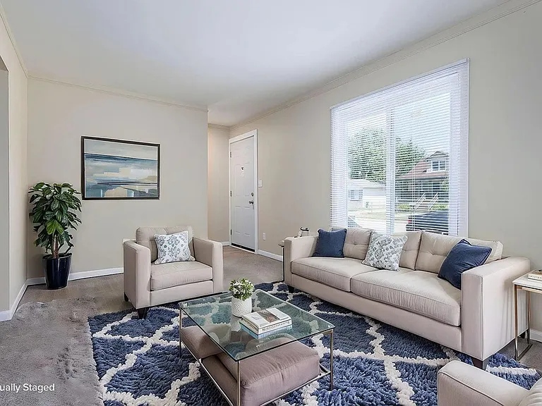 25539 Packard St — Photo 17