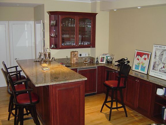 Wet Bar/Entertainment Area