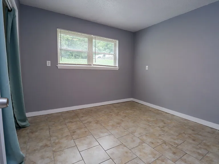 402 Lawrence Pl — Photo 25