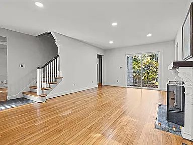 3rd image of 448 W Gregory Blvd