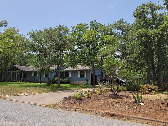 2nd image of 160 Live Oak Dr