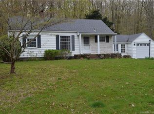 1858 Litchfield Tpke, Woodbridge, CT 06525