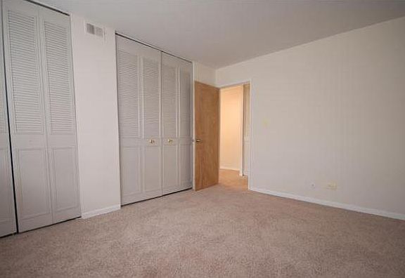 3rd image of 450 W Wellington Ave