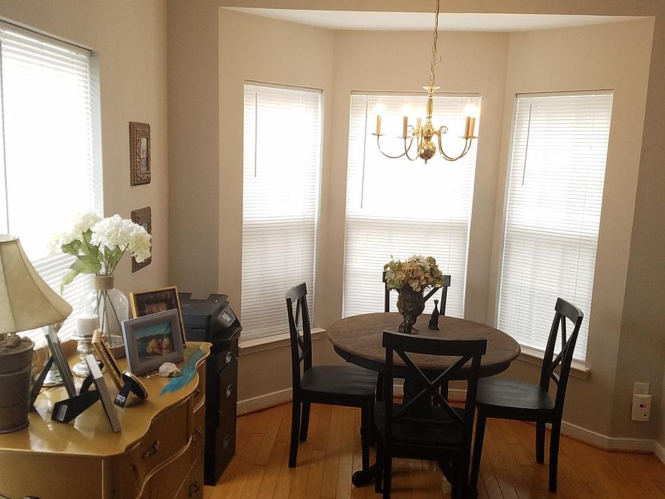 Breakfast nook!