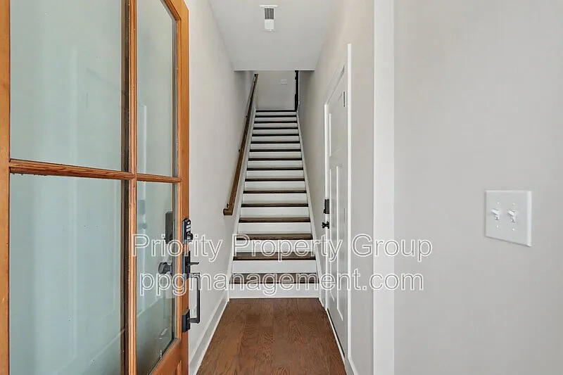 3 bed, 4.0 bath, 1709 sqft, $2,850 — Photo 4
