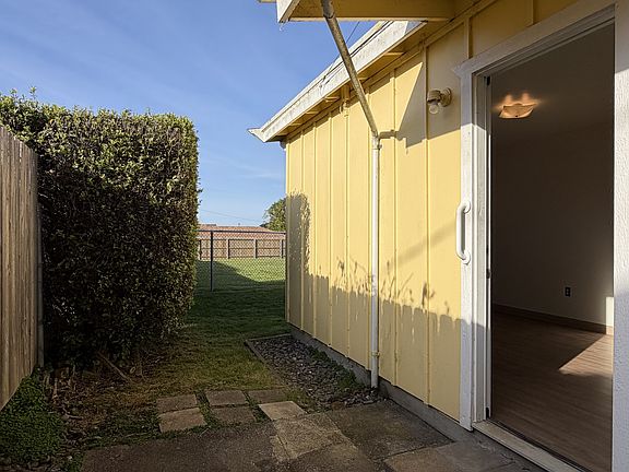 4th image of 3435 Edgewood Rd