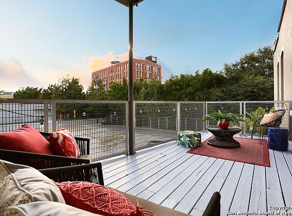 3rd image of 1109 S Flores St APT 102