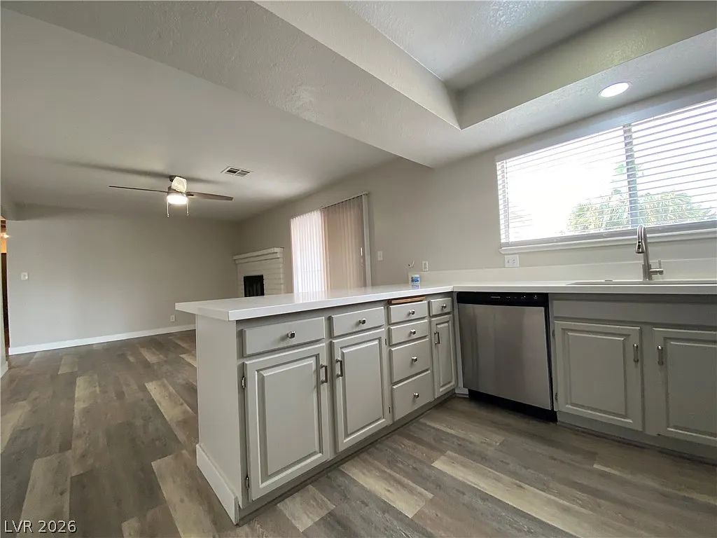 3 bed, 2.0 bath, 1502 sqft, $2,195 — Photo 4