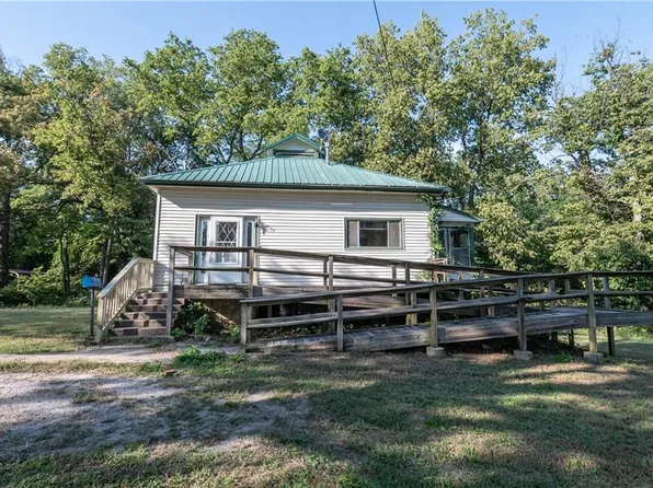 224 N 3rd St, Neodesha, KS 66757