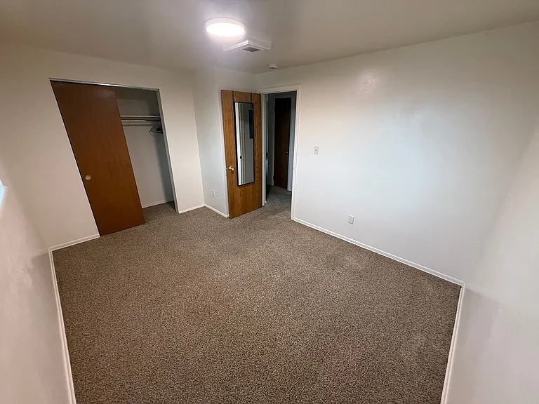 225 Terry St — Photo 4