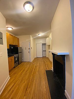 3rd image of 5 1/2 Jane St #3R