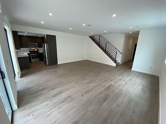 5th image of 1155 N Orange Dr