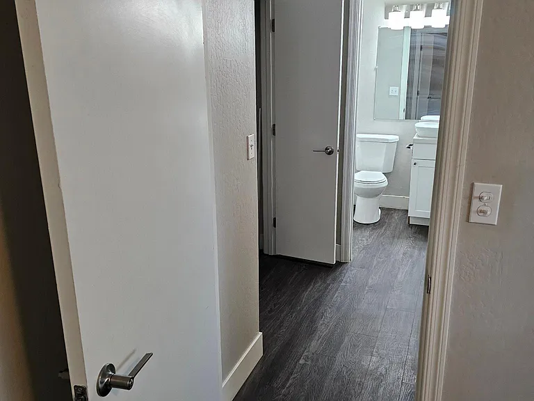 9625 N 10th Ave #5 — Photo 12