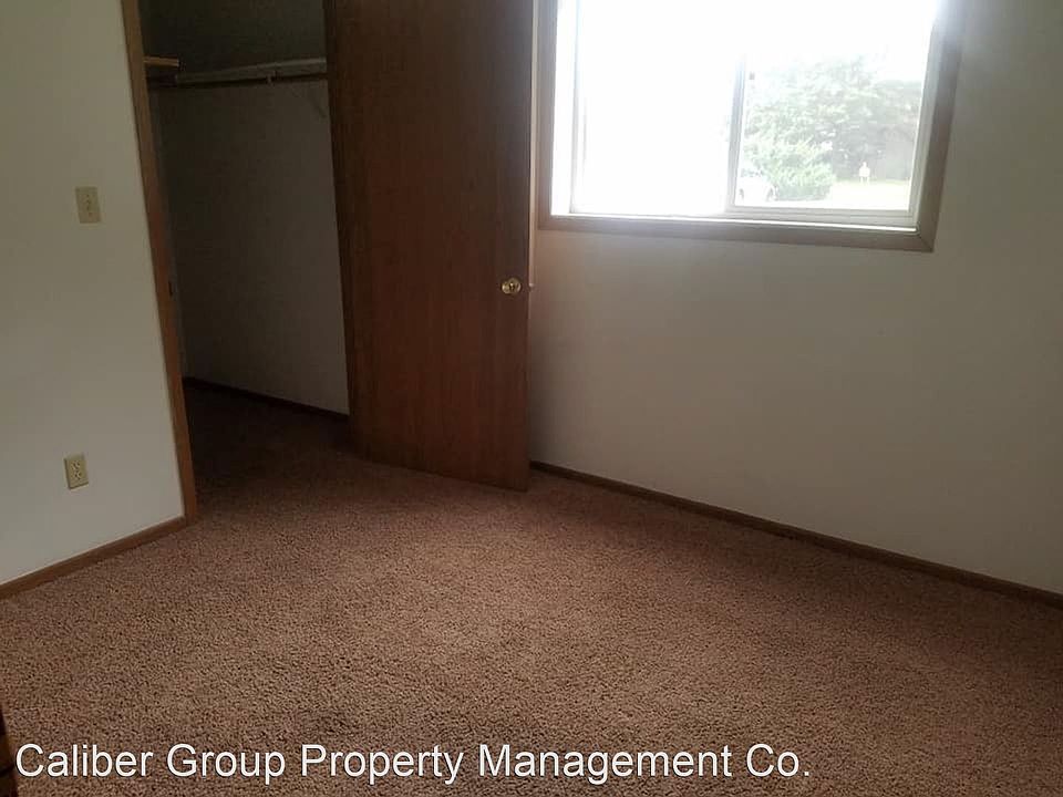 3684 W 4th Apartments Waterloo, IA Zillow