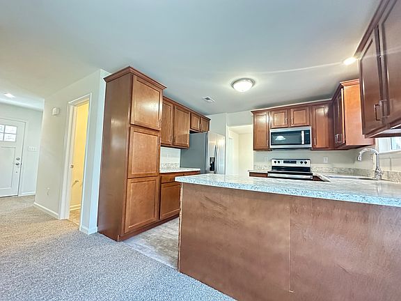2nd image of 377 Minck Ave