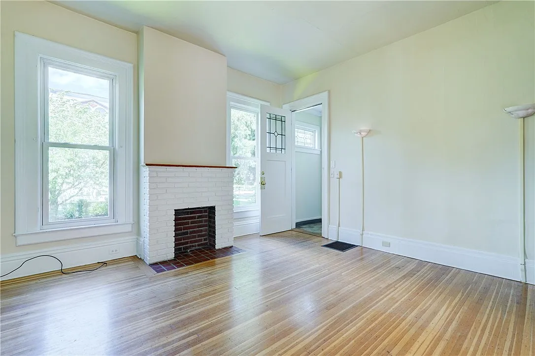 3 bed, 2.0 bath, 1100 sqft, $1,995 — Photo 4