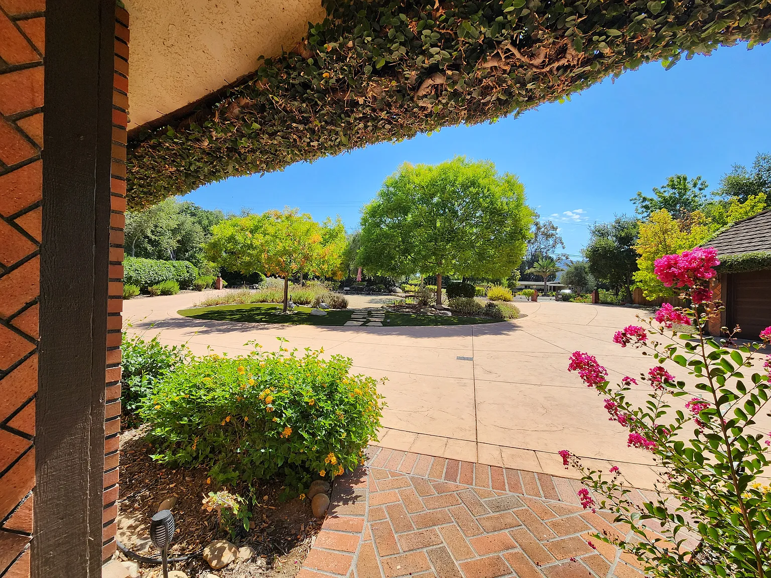 4 bed, 4.5 bath, 3731 sqft, $10,950 — Photo 4