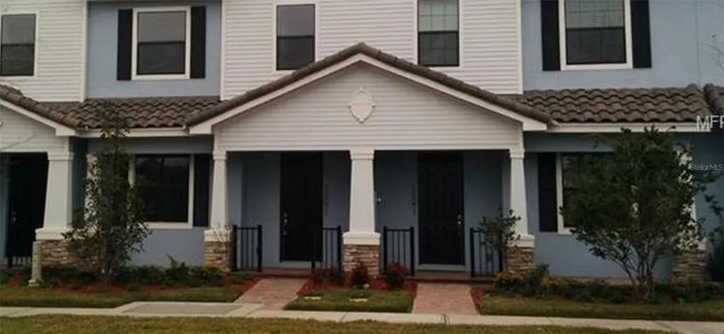 3 bed, 2.5 bath, 1639 sqft, $2,400 — Photo 2