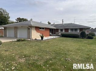 3 Southvale Dr, Jacksonville, IL 62650